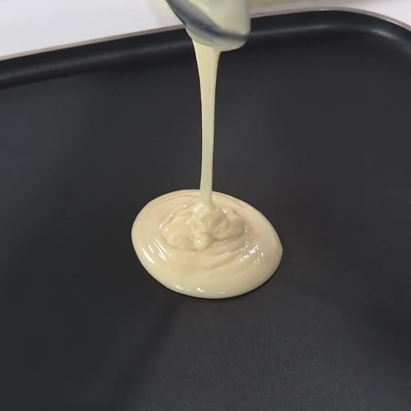 Bước 5 Chiên bánh pancake vàng ươm Bánh pancake táo