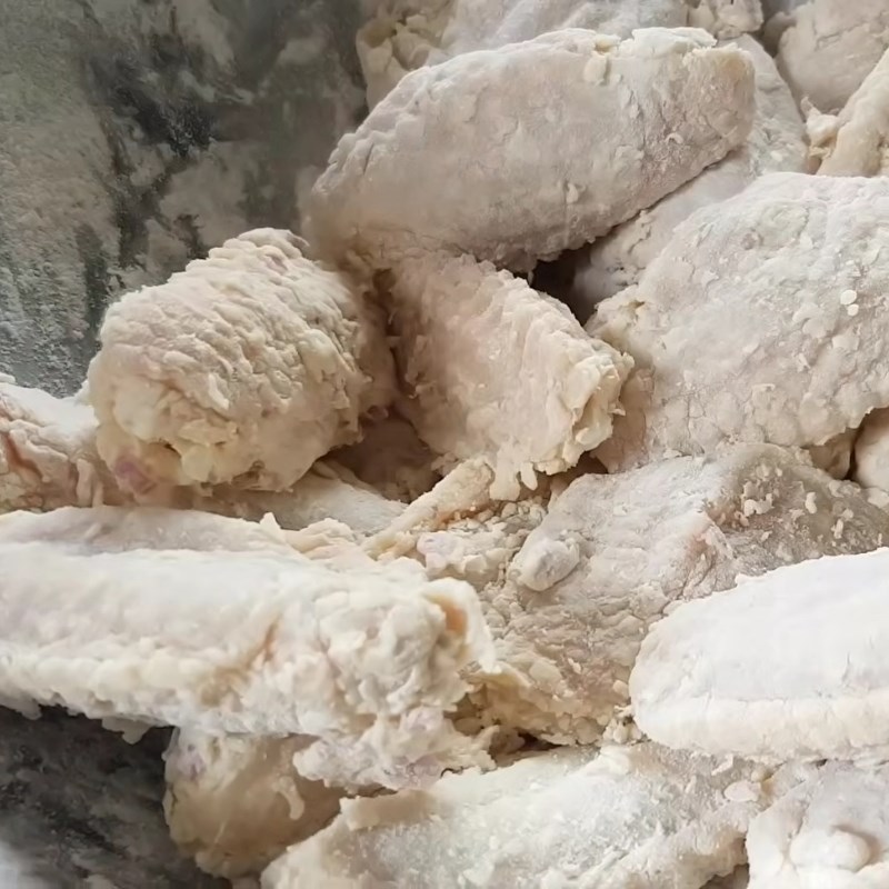 Bước 3 Chiên cánh gà giòn rụm Gà chiên nước mắm công thức chuẩn