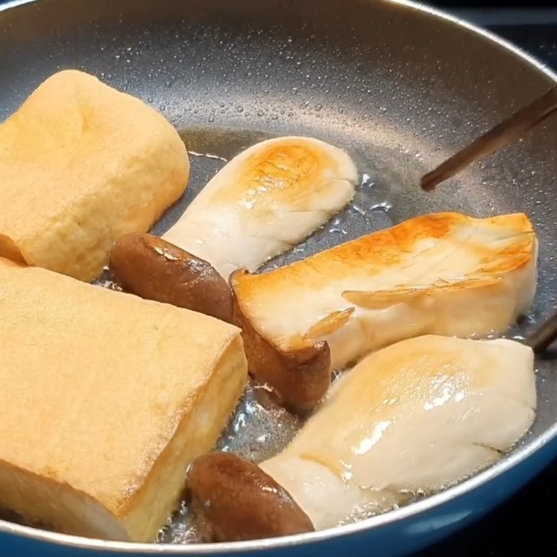 Bước 2 Chiên đậu hũ và nấm Bánh mì chay
