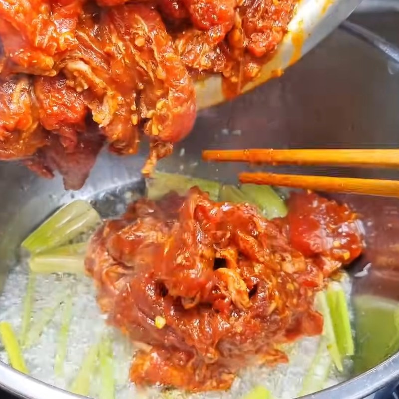 Bước 3 Chiên sơ cà rốt và xào thịt Bò kho miền Nam