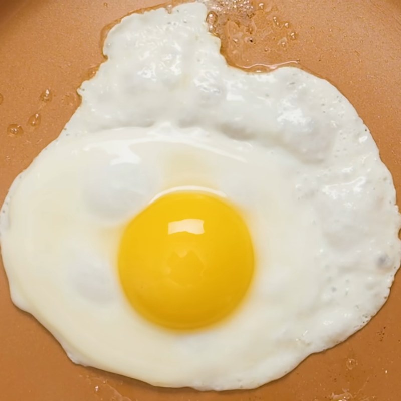Bước 1 Chiên trứng lòng đào cấp tốc Trứng chiên lòng đào