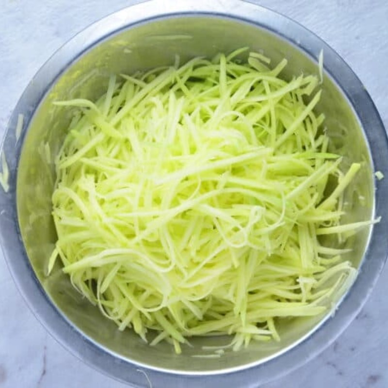 Bước 3 Chuẩn bị cà rốt, xoài xanh và rau thơm Nộm ức gà