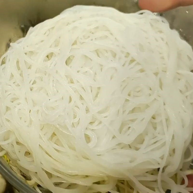 Bước 5 Chuẩn bị hủ tiếu và các loại topping hủ tiếu Thái Lan