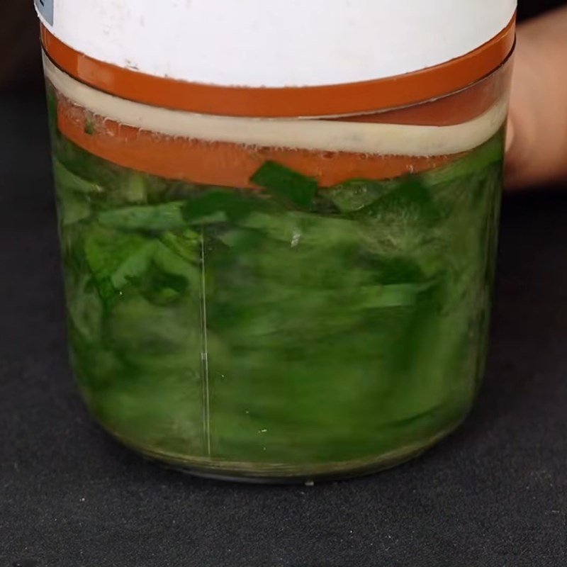 Bước 2 Chuẩn bị nước cốt lá dứa và pha bột năng Chè cốm khô