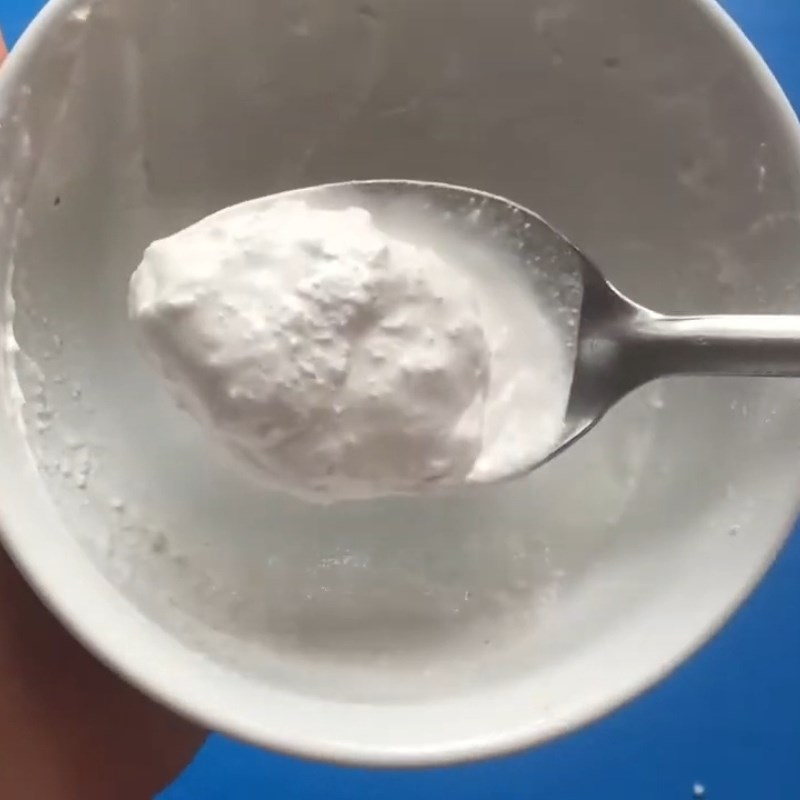 Bước 2 Chuẩn bị nước vôi trong Bánh đúc miền Bắc