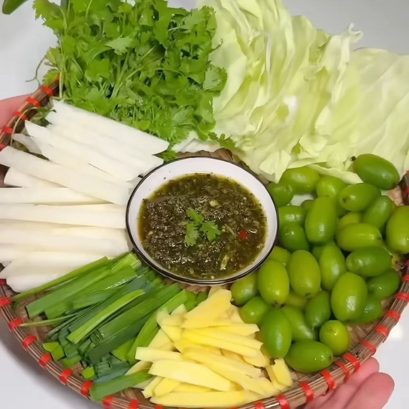 Bước 3 Cuốn nhót bắp cải và thưởng thức ngay nhót cuốn bắp cải