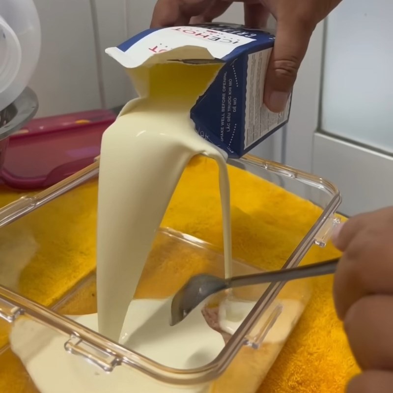 Bước 2 Đánh bông kem muối Kem muối