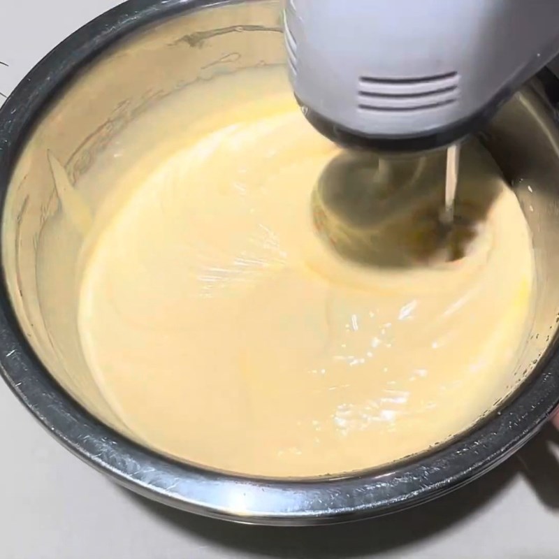 Bước 2 Đánh trứng và đường làm bánh thuẫn Bánh thuẫn bằng bột mì