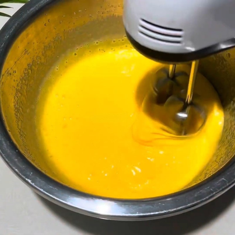 Bước 2 Đánh trứng và đường làm bánh thuẫn Bánh thuẫn bằng bột mì