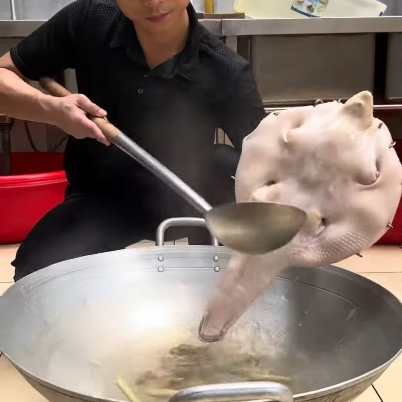 Bước 2 Định hình vịt nướng tỳ bà và chần da Vịt quay tỳ bà