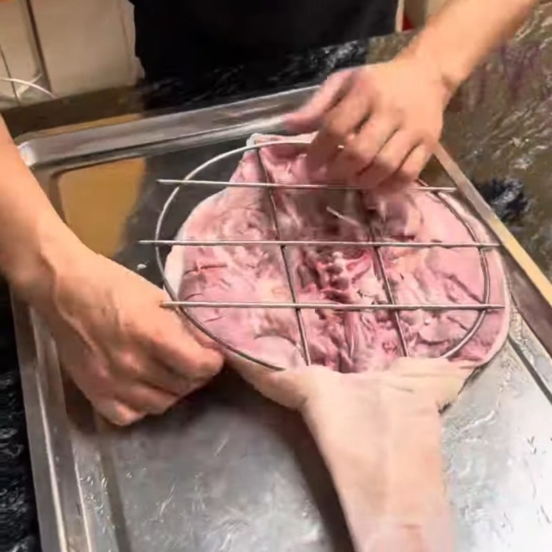 Bước 2 Định hình vịt nướng tỳ bà và chần da Vịt quay tỳ bà