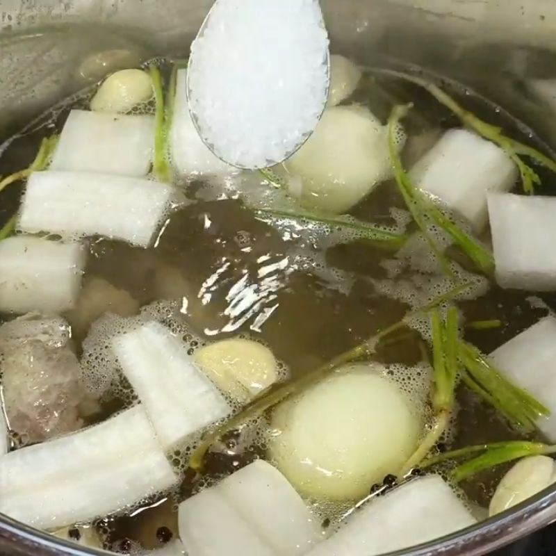 Bước 2 Hầm nước dùng hủ tiếu kiểu Thái đậm đà hủ tiếu Thái Lan