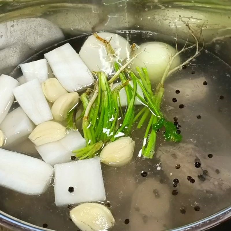 Bước 2 Hầm nước dùng hủ tiếu kiểu Thái đậm đà hủ tiếu Thái Lan