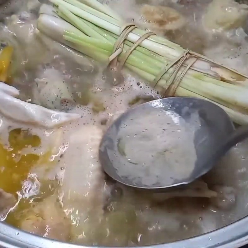 Bước 3 Hầm vịt với sả và nước dừa Vịt hầm sả