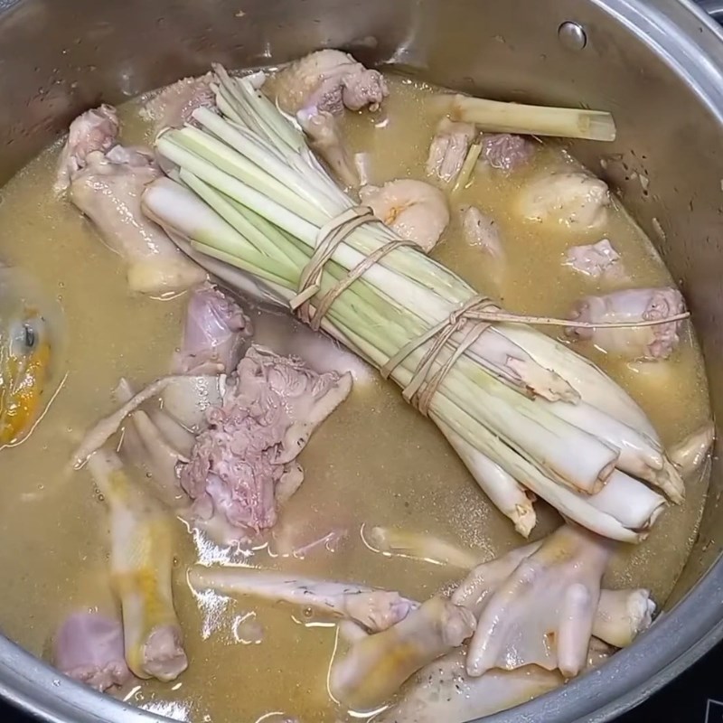 Bước 3 Hầm vịt với sả và nước dừa Vịt hầm sả