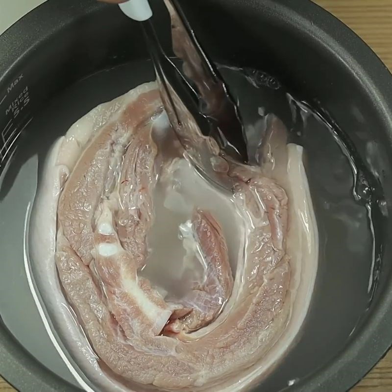 Bước 2 Hấp thịt cùng cơm bằng nồi cơm điện thịt hấp nồi cơm