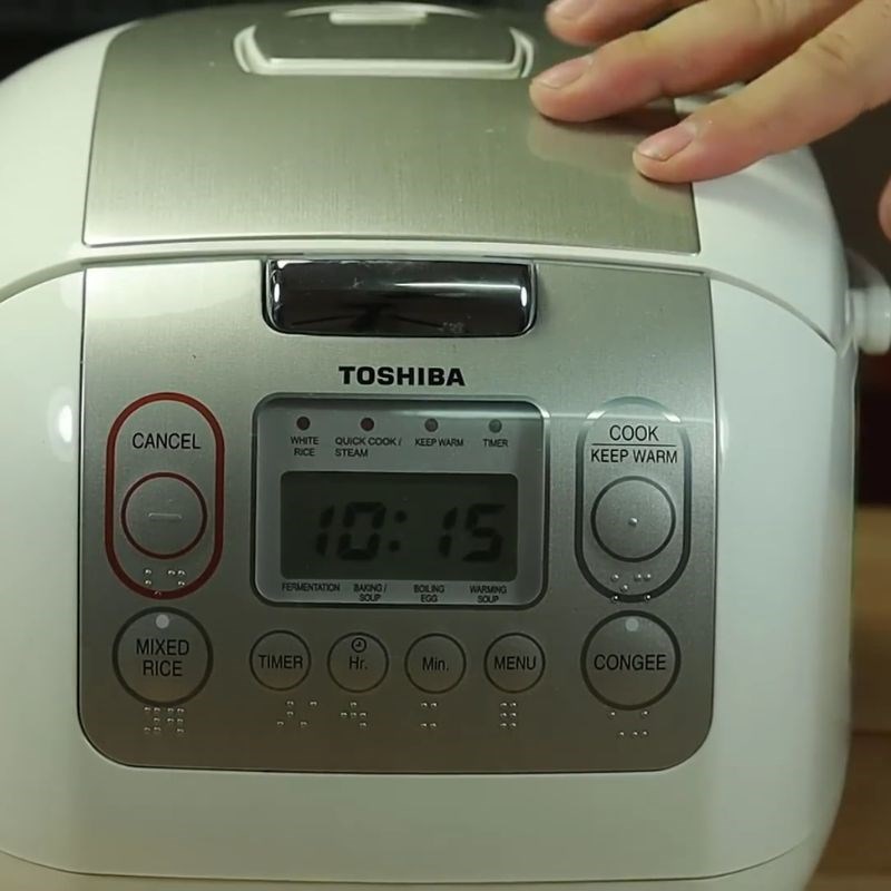 Bước 2 Hấp thịt cùng cơm bằng nồi cơm điện thịt hấp nồi cơm