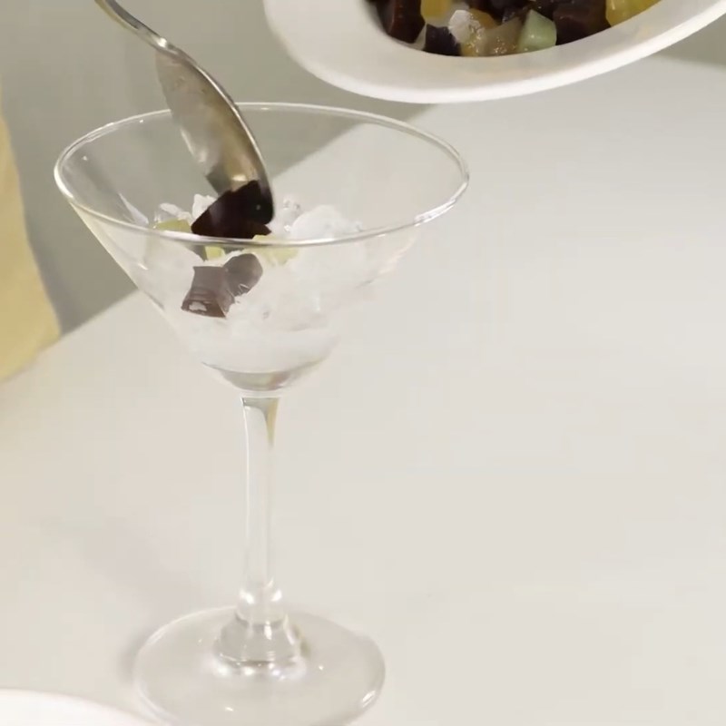 Bước 3 Hoàn thành ly chè cocktail giải khát Chè cocktail