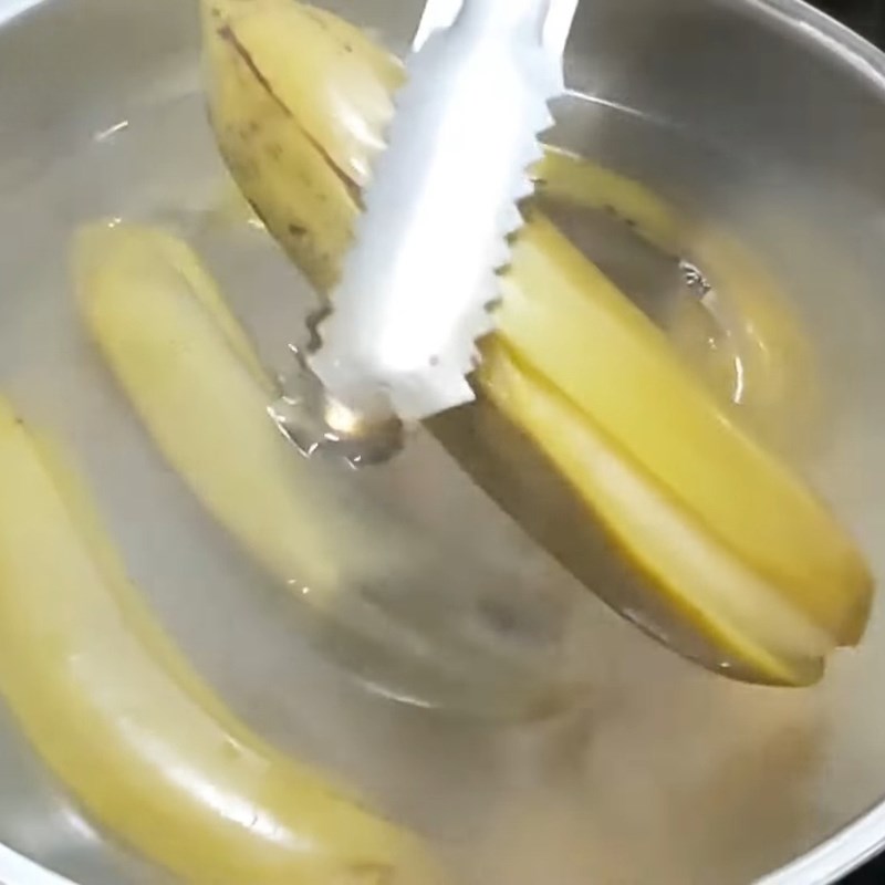 Bước 2 Hướng dẫn luộc chuối xanh dẻo bùi, không chát Chuối xanh luộc