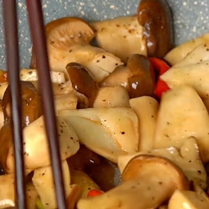 Bước 3 Kho nấm Nấm kho nước tương