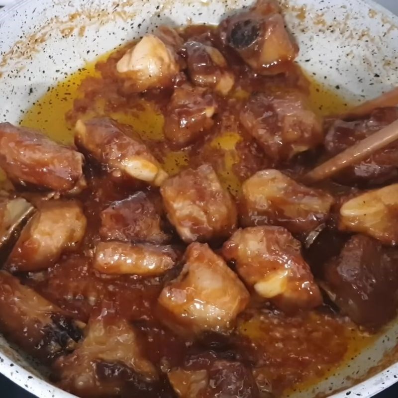 Bước 5 Kho sườn chua ngọt mềm thấm vị sườn kho chua ngọt
