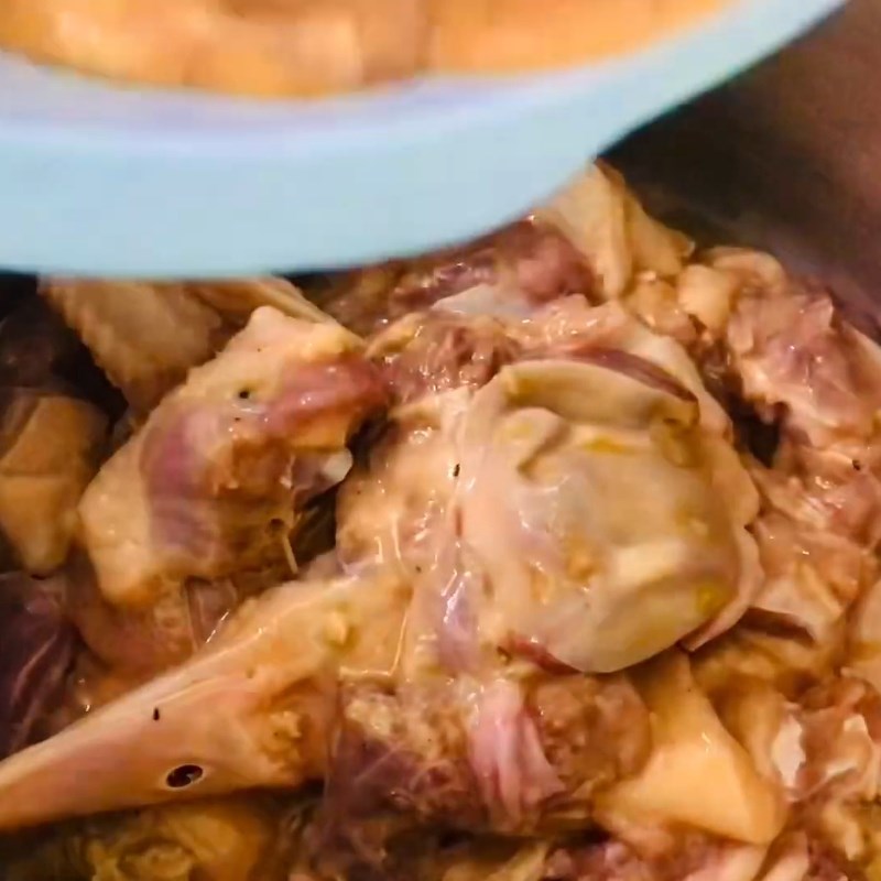 Bước 3 Kho vịt với chao thơm lừng Vịt kho chao