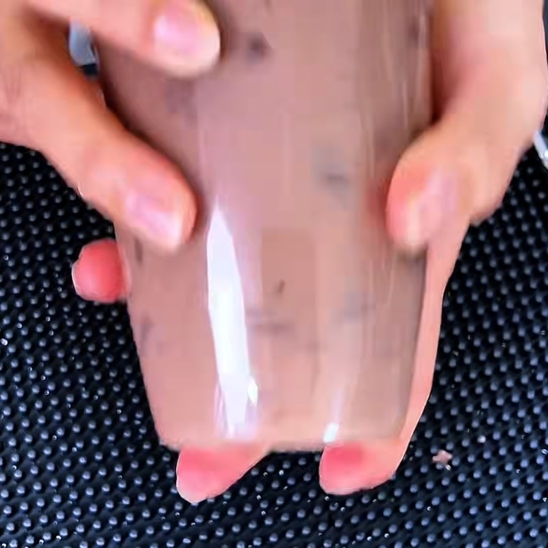 Bước 2 Lắc cacao với đá Cacao kem muối