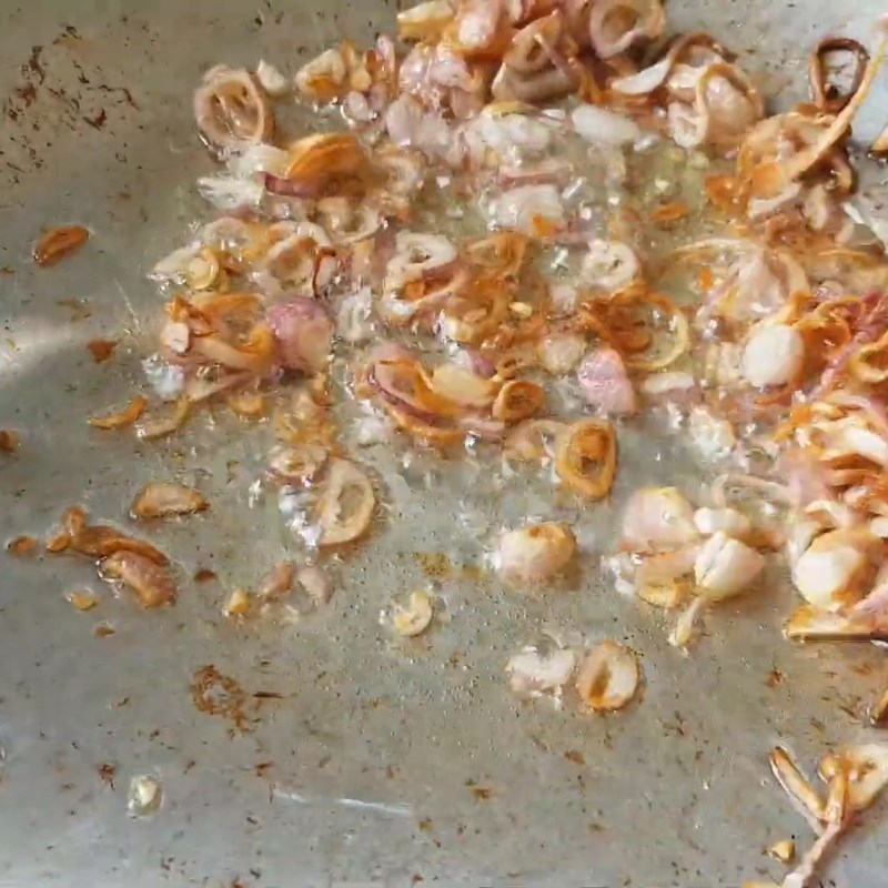 Bước 3 Làm hành phi và pha mắm nêm đậm đà Bún heo quay