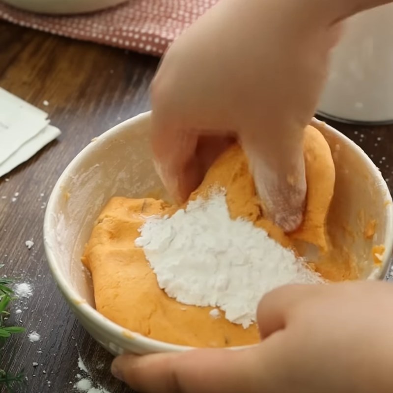 Bước 2 Làm khoai dẻo (nhồi bột khoai dẻo) Chè khoai dẻo nước cốt dừa