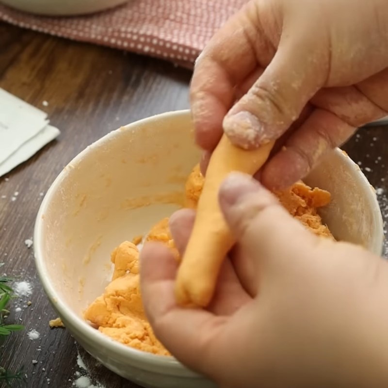 Bước 2 Làm khoai dẻo (nhồi bột khoai dẻo) Chè khoai dẻo nước cốt dừa