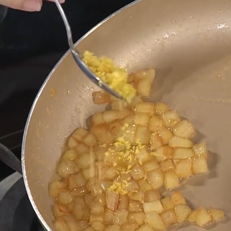 Bước 3 Làm nhân táo chua ngọt Bánh pancake táo