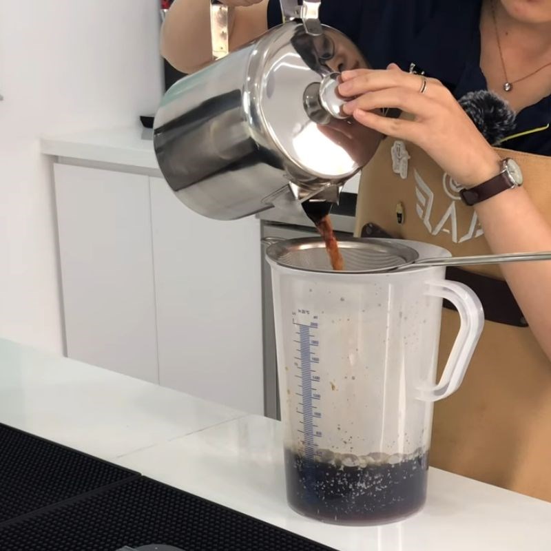 Bước 4 Lọc nước cốt trà đen trà đen