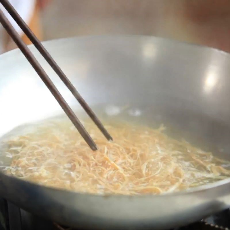 Bước 2 Luộc măng loại bỏ độc tố canh măng mực