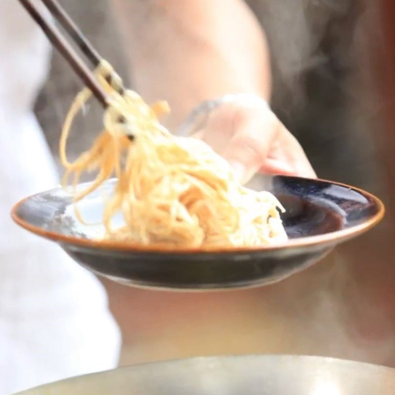 Bước 2 Luộc măng loại bỏ độc tố canh măng mực