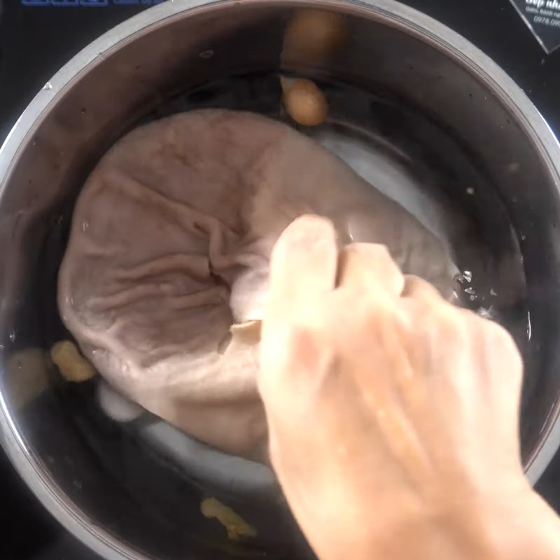 Bước 2 Luộc sơ và thái dạ dày chuẩn bị hầm Dạ dày hầm thuốc bắc