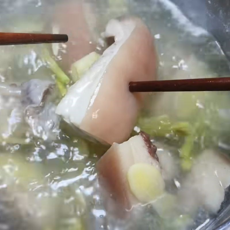 Bước 2 Luộc thịt ba chỉ thơm ngon thịt ba chỉ ngâm nước mắm