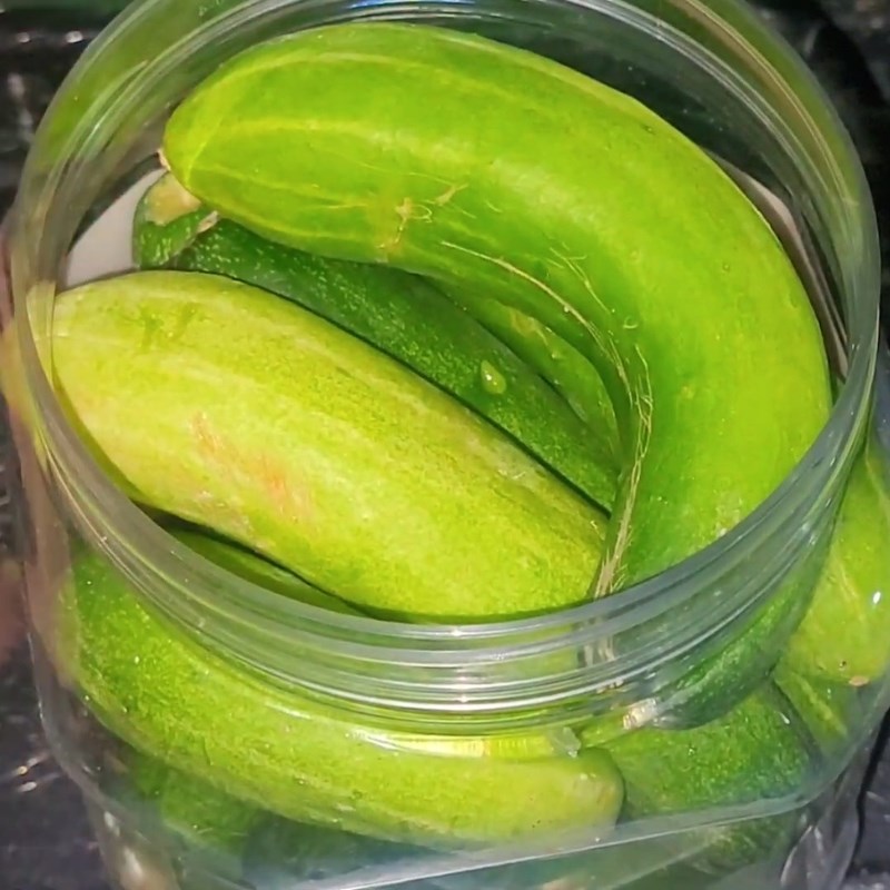 Bước 3 Muối dưa leo nguyên trái Dưa leo muối nguyên trái