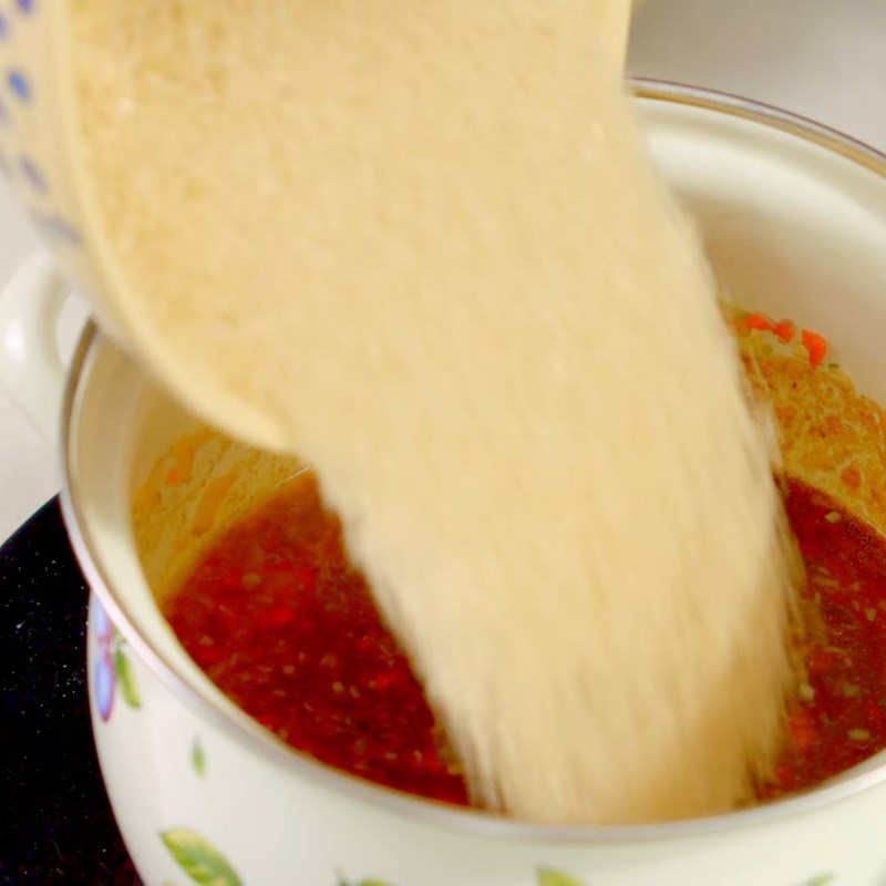 Bước 2 Nấu công thức nước sốt Thái Gân bò sốt Thái