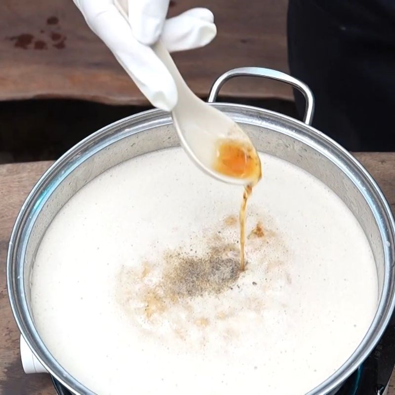 Bước 3 Nấu nước lẩu cua cà ra thơm lừng lẩu cà ra