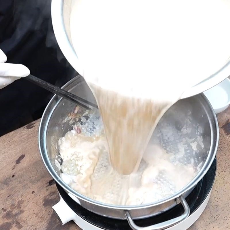 Bước 3 Nấu nước lẩu cua cà ra thơm lừng lẩu cà ra