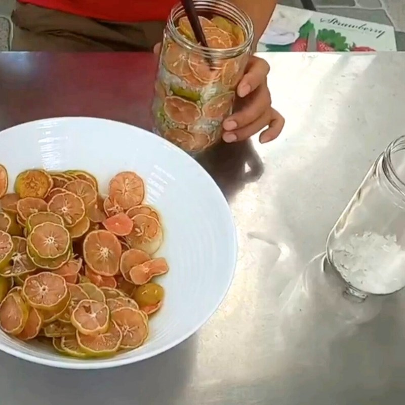 Bước 3 Ngâm chanh với đường phèn Chanh đào ngâm đường phèn