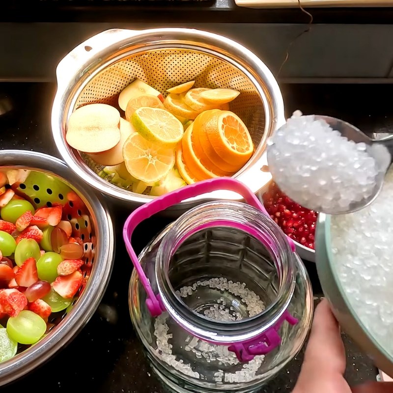 Bước 2 Ngâm trái cây với đường phèn Nước trái cây lên men