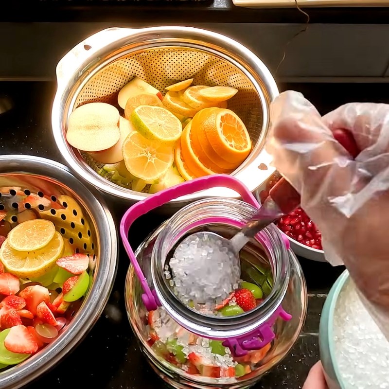Bước 2 Ngâm trái cây với đường phèn Nước trái cây lên men