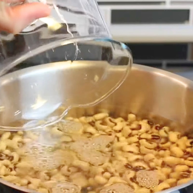 Bước 1 Ngâm và luộc đậu trắng đúng cách Chè đậu trắng nước cốt dừa