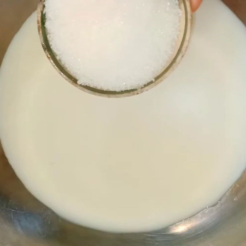 Bước 2 Pha bột vỏ bánh bao bánh bao nhân trứng muối