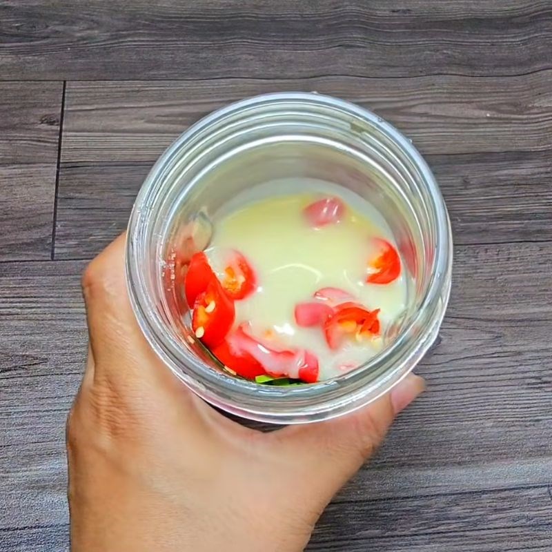 Bước 6 Pha nước chấm sữa đặc độc đáo (Tùy chọn) tôm rang muối hột