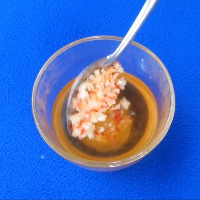 Bước 4 Pha nước mắm chua ngọt đậm đà cơm âm phủ