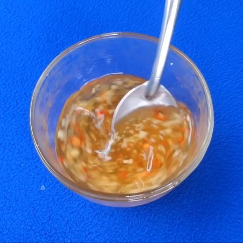 Bước 4 Pha nước mắm chua ngọt đậm đà cơm âm phủ
