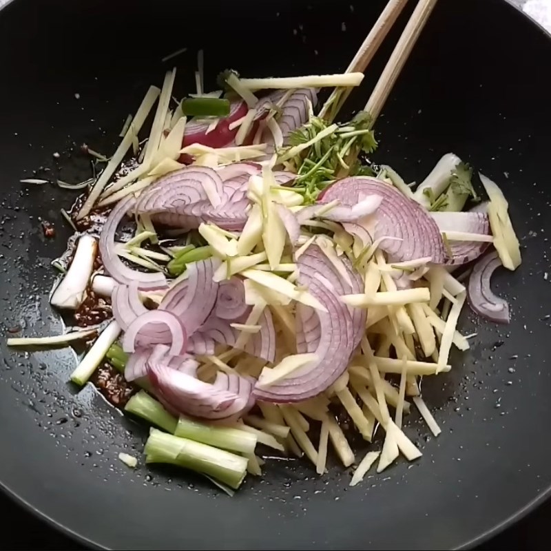 Bước 2 Pha nước sốt đậm đà Cá diêu hồng hấp hành gừng