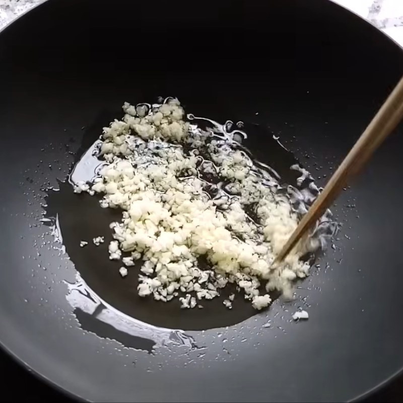 Bước 2 Pha nước sốt đậm đà Cá diêu hồng hấp hành gừng